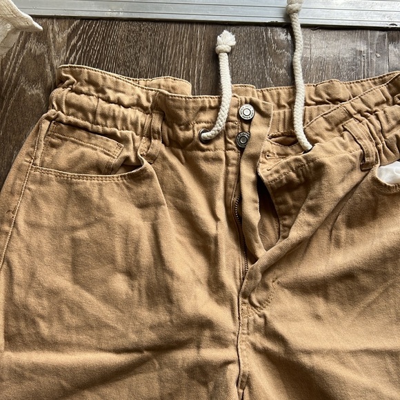 khaki elastic waist pants with wide leg cropped - Picture 2 of 4